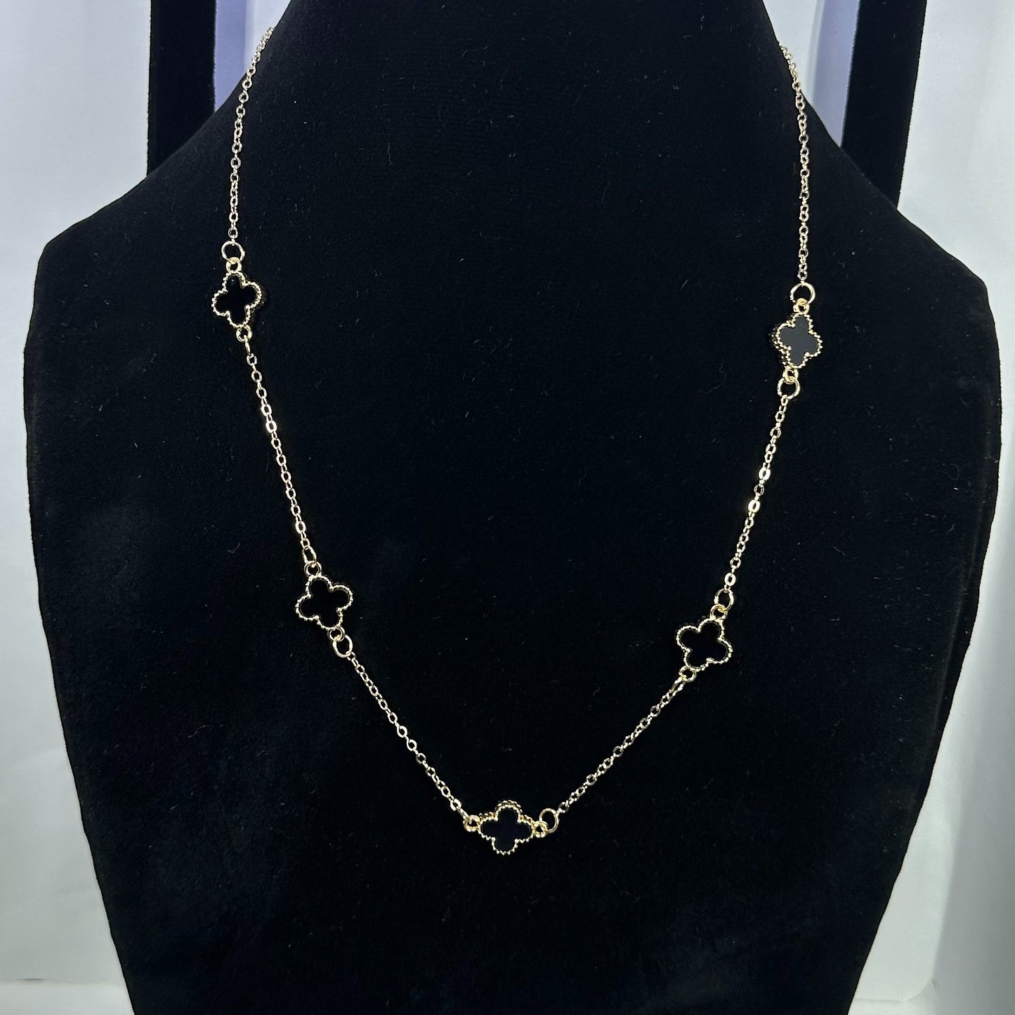 New trending clover necklace