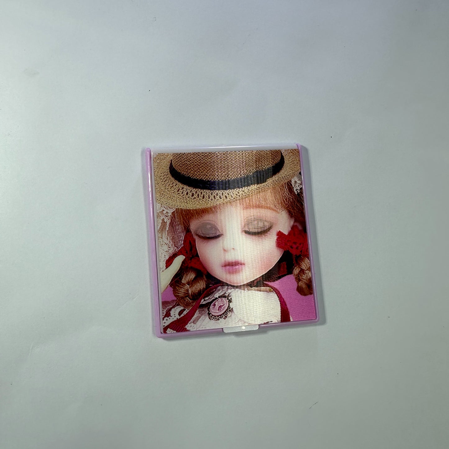 Pocket mirror with dolls