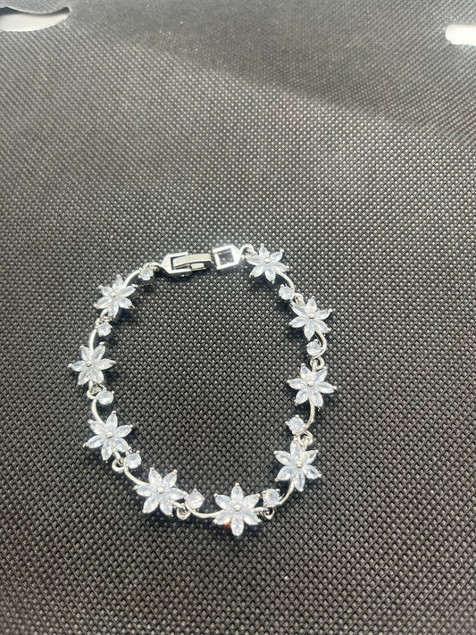 White Flower Silver Stone Bracelet